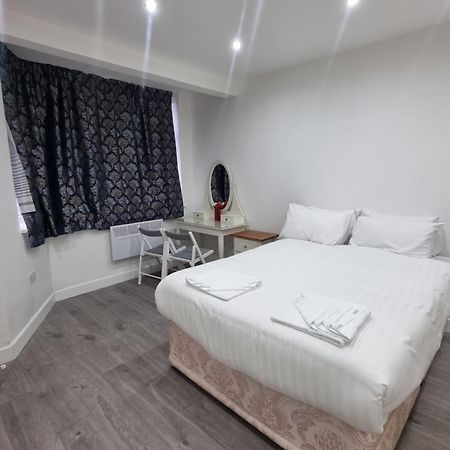 Brand New Studios In Хароу Екстериор снимка