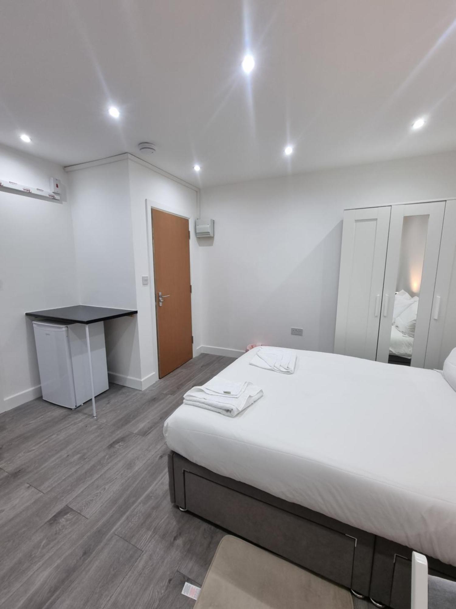 Brand New Studios In Хароу Екстериор снимка