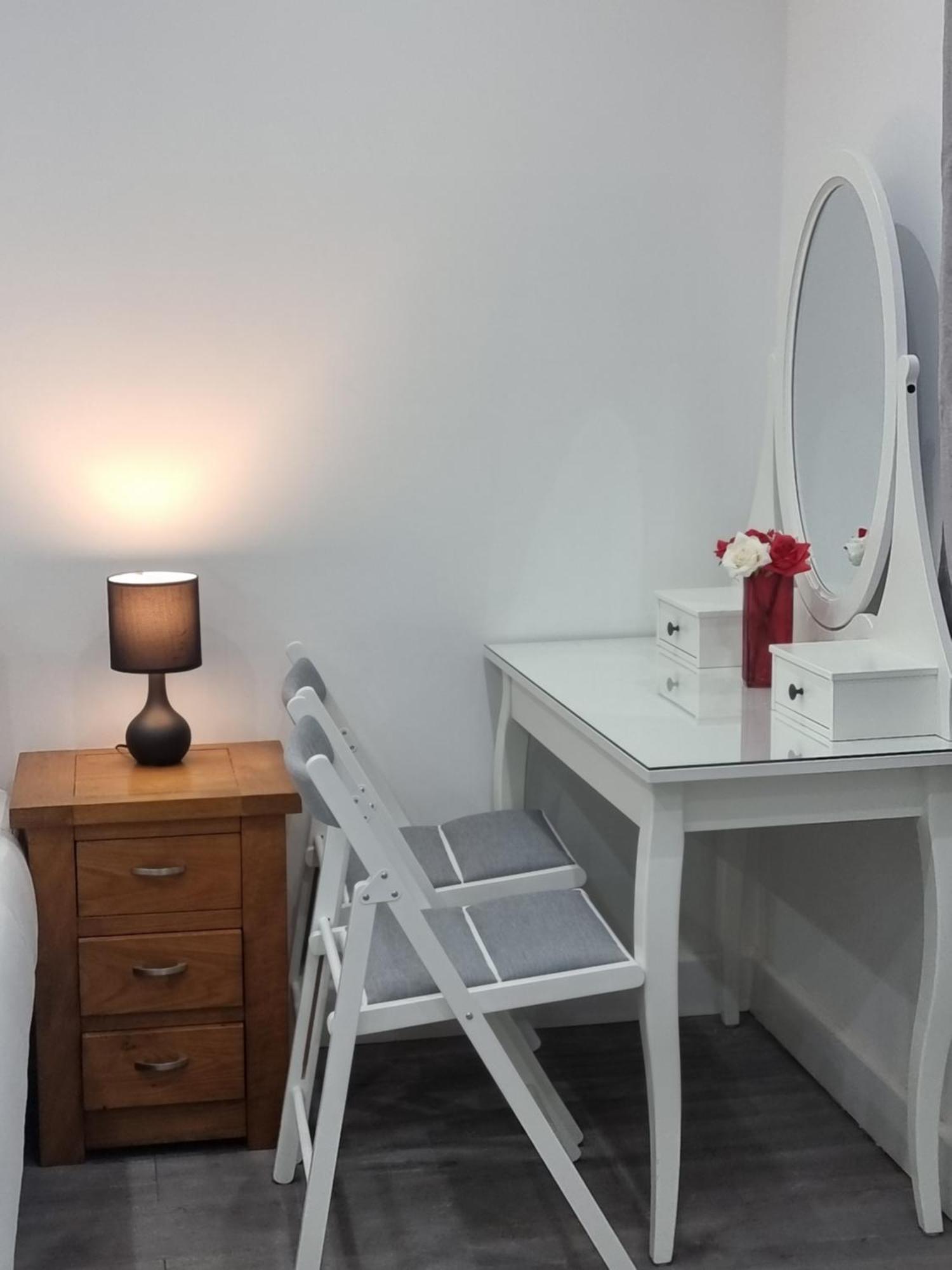 Brand New Studios In Хароу Екстериор снимка