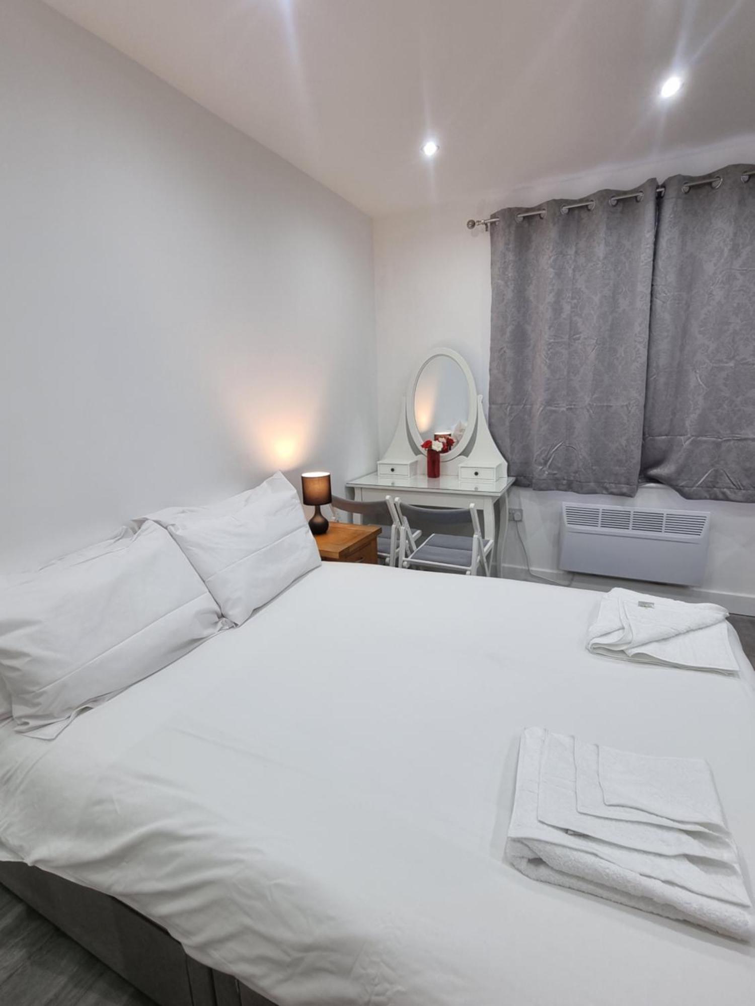 Brand New Studios In Хароу Екстериор снимка