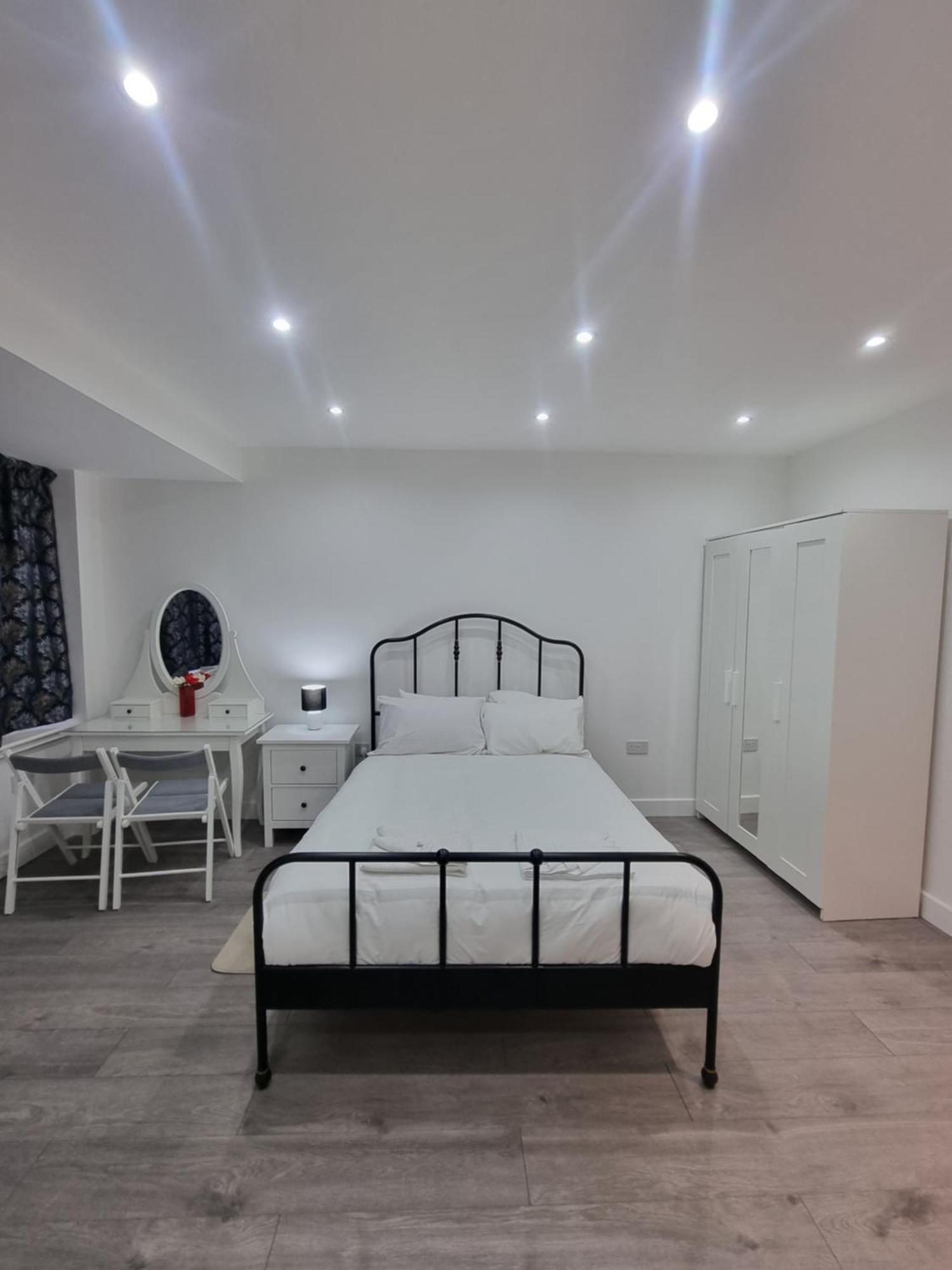 Brand New Studios In Хароу Екстериор снимка