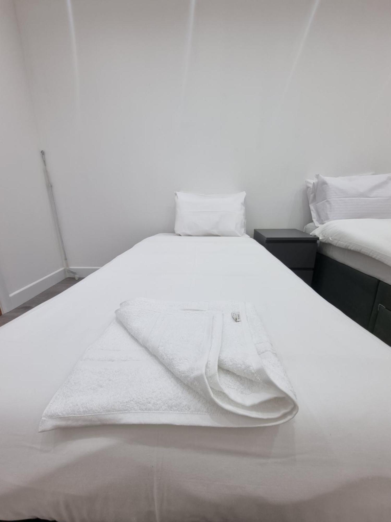 Brand New Studios In Хароу Екстериор снимка
