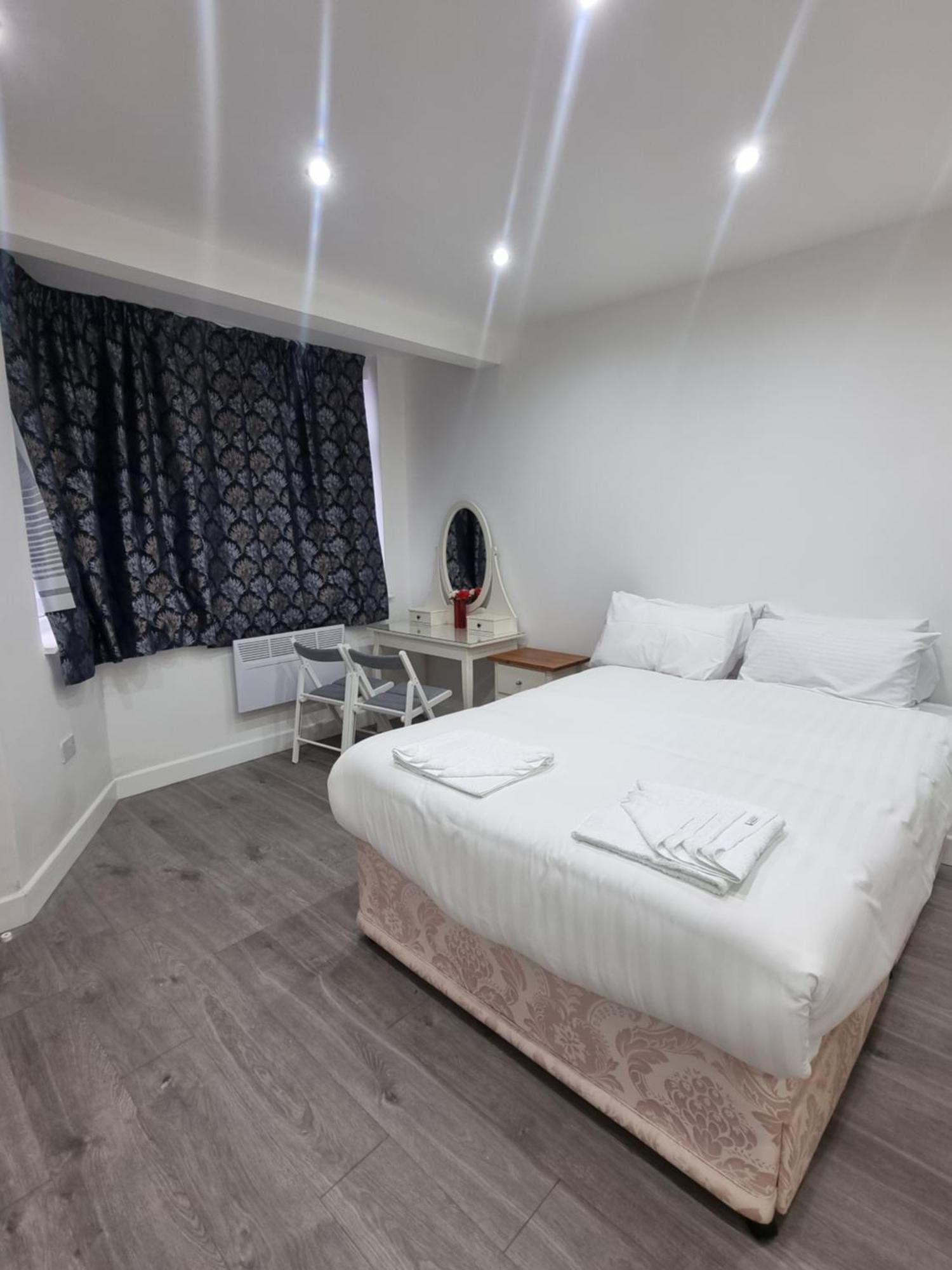 Brand New Studios In Хароу Екстериор снимка