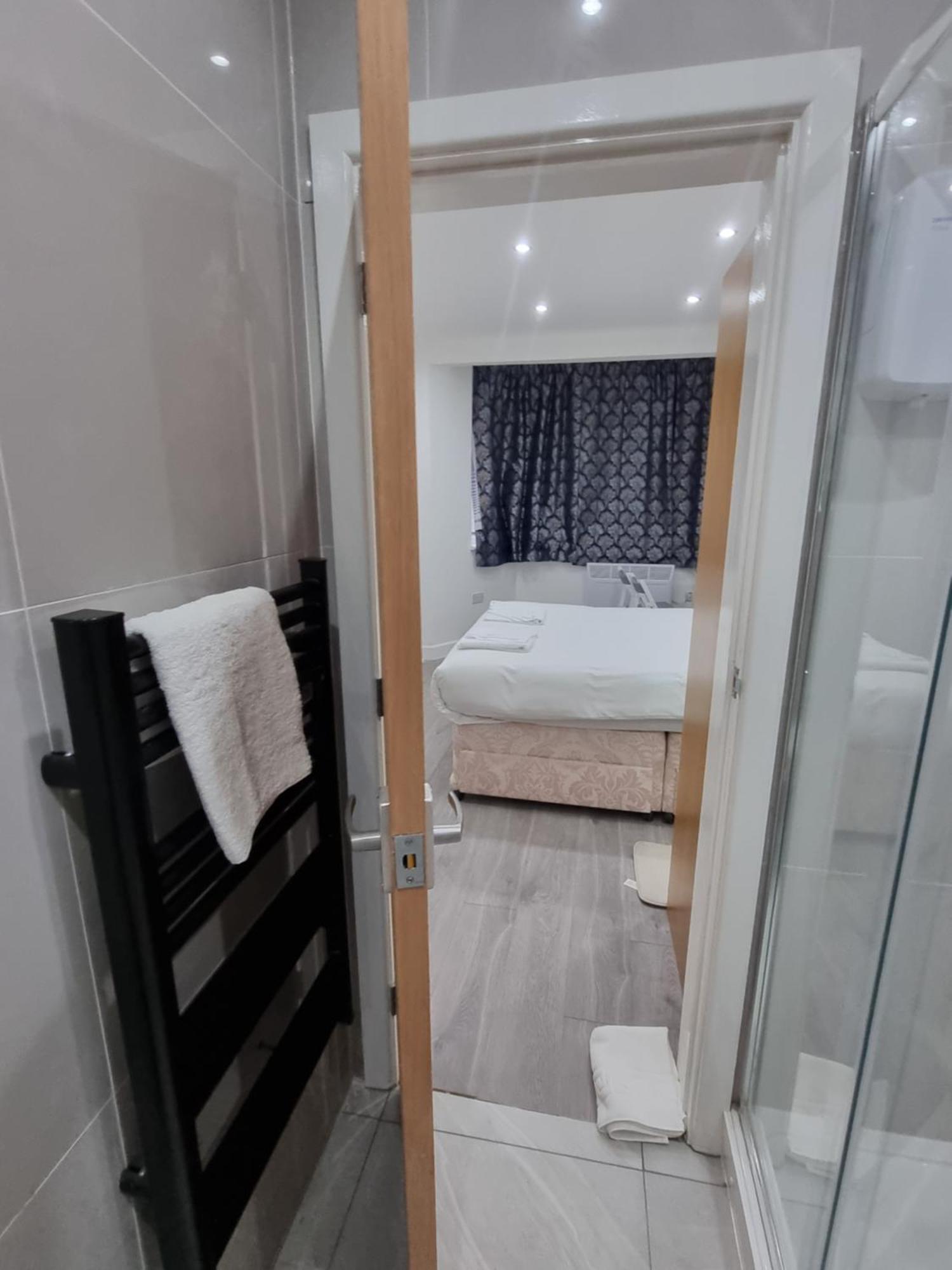 Brand New Studios In Хароу Екстериор снимка