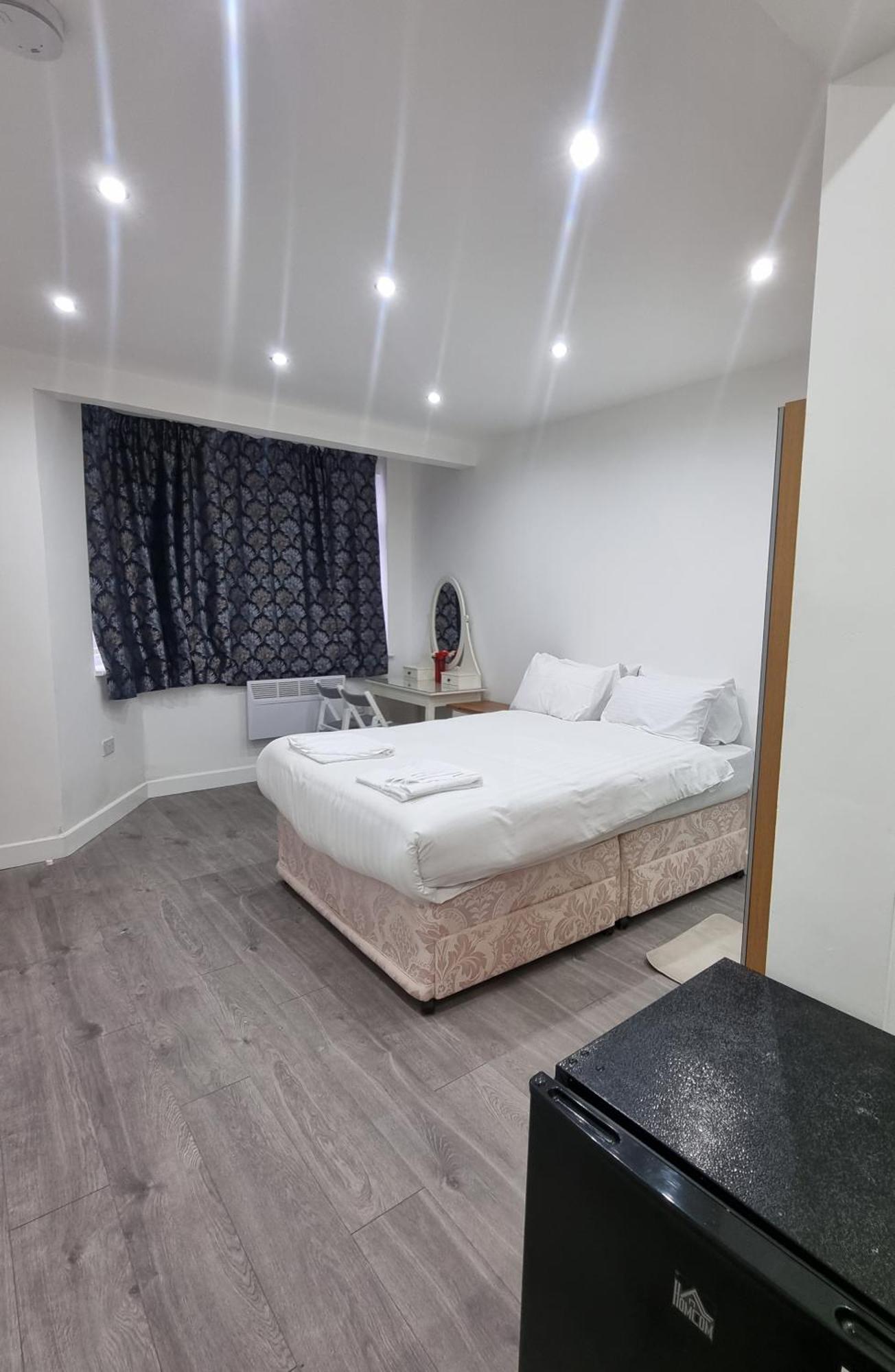 Brand New Studios In Хароу Екстериор снимка