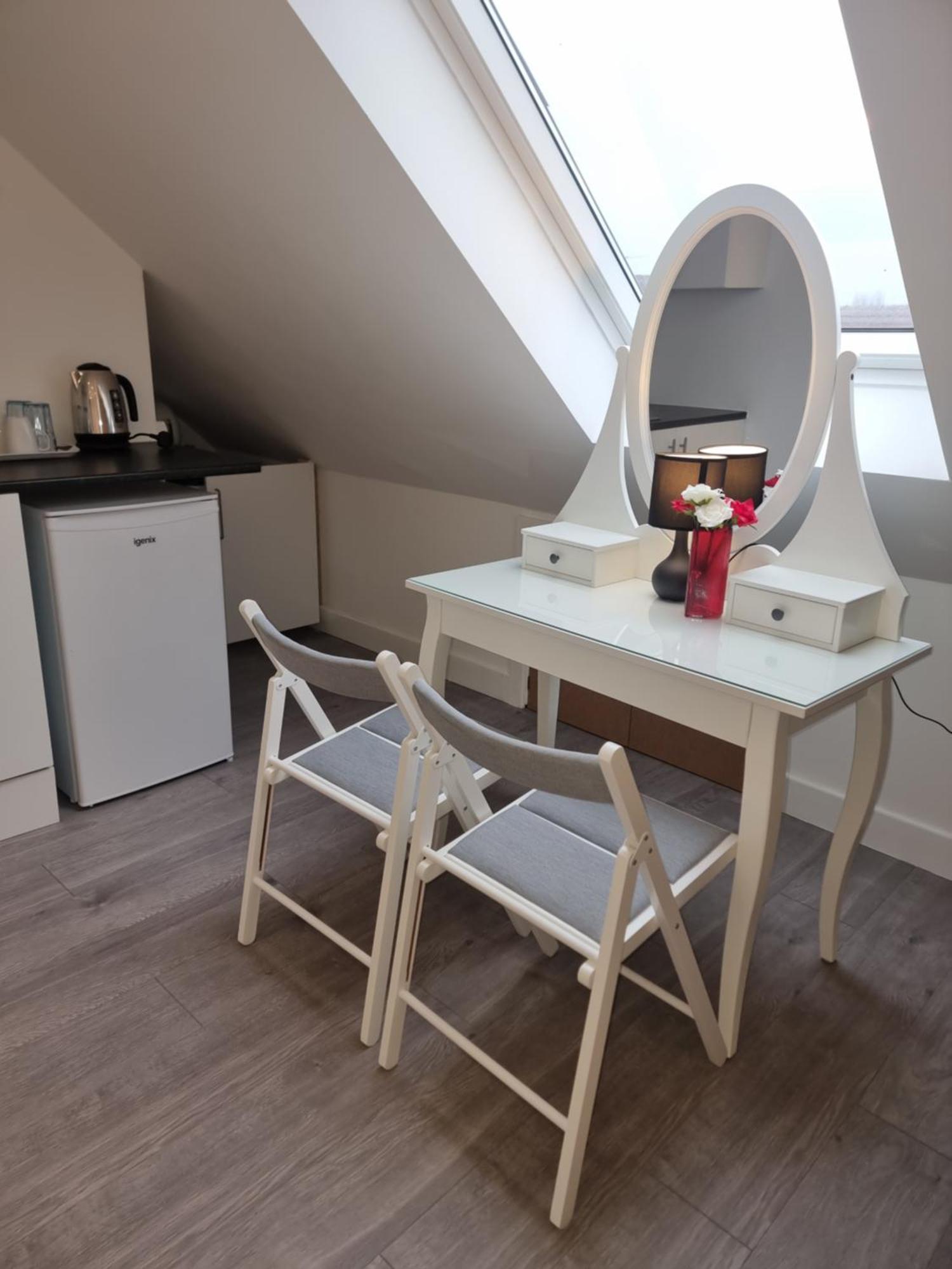 Brand New Studios In Хароу Екстериор снимка